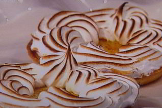 Абрикосовые тарталетки с меренгой