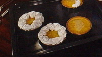 абрикосовые тарталетки с меренгой