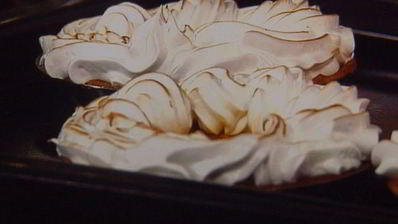 абрикосовые тарталетки с меренгой