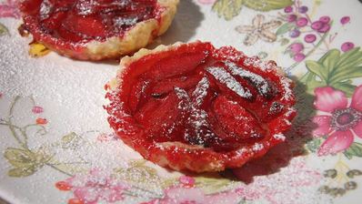 ароматные тарталетки со сливами