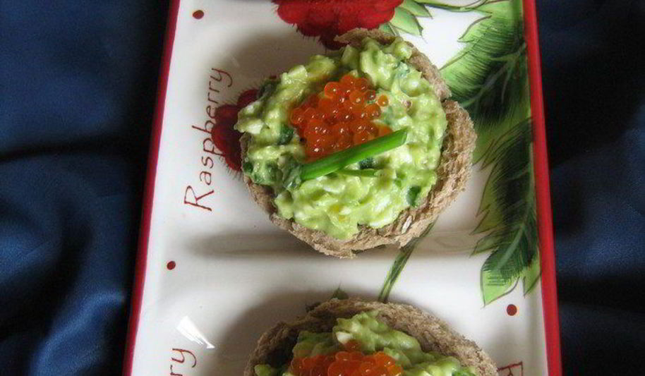 Рецепт хлебных тарталеток с авокадно-яичным салатом