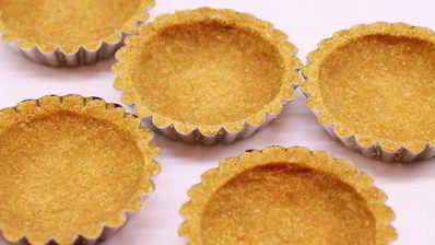 тарталетки с киви и клубникой