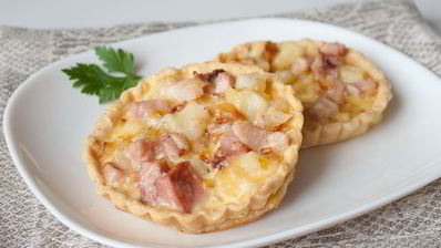 тарталетки с копченой курицей и картофелем