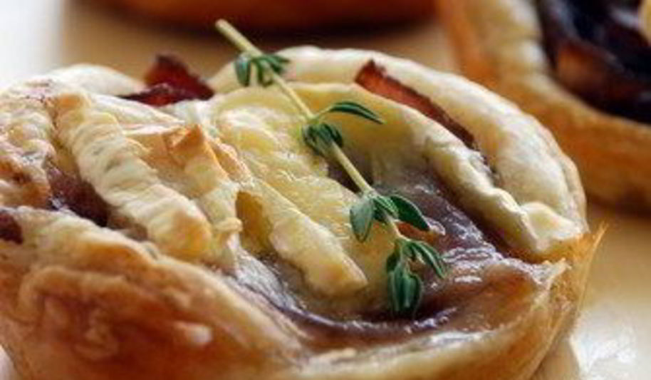 Рецепт тарталеток с красным луком и сыром