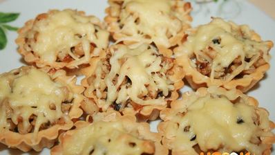 тарталетки с курицей и грибами