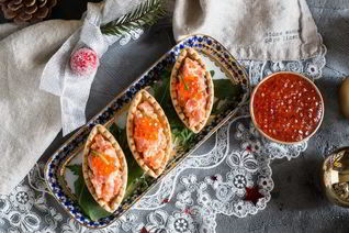 Тарталетки с лососем в соусе Спайси