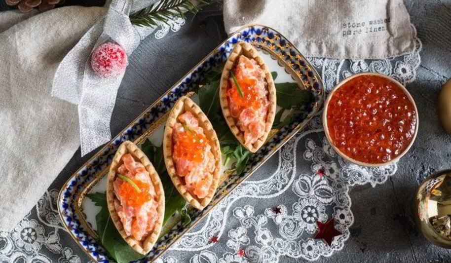 Рецепт тарталеток с лососем в соусе спайси