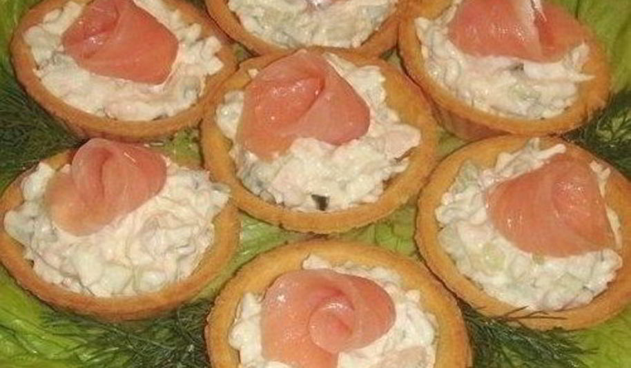 Рецепт тарталеток с огурцом и красной рыбой