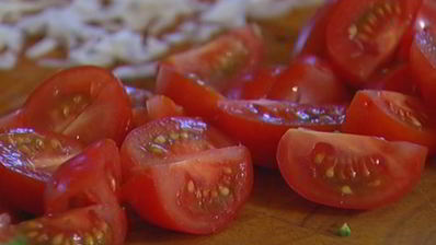 тарталетки с помидорами и соусом песто