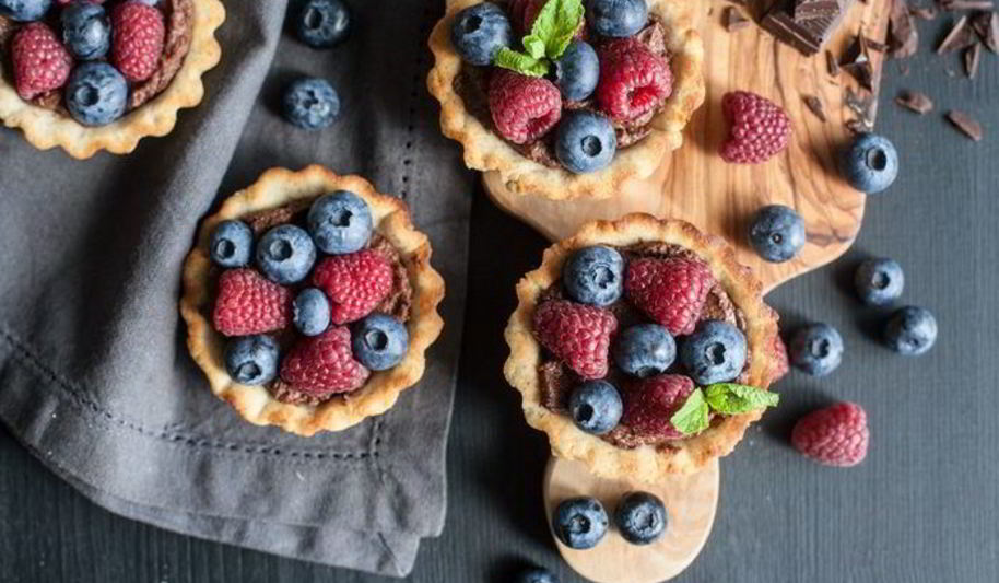 Рецепт тарталеток с шоколадным кремом и ягодами