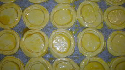 тарталетки с яблоками