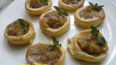 тарталетки с яблоками