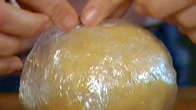 тарталетки с ягодами и взбитыми сливками