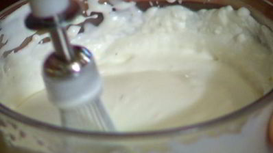 тарталетки с ягодами и взбитыми сливками