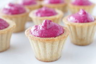 Тарталетки со свекольным муссом и сельдью