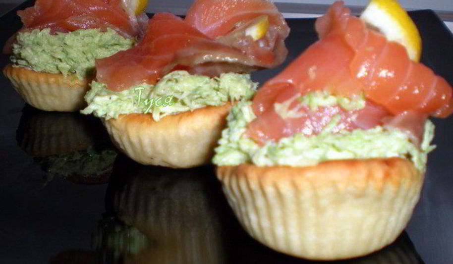 Рецепт закусочных тарталеток с рыбой и авокадо