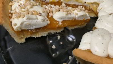 абрикосовый тарт с франжипаном и миндальным крокантом