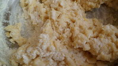 лимонный тарт с помидорками черри, моцареллой и бастурмой