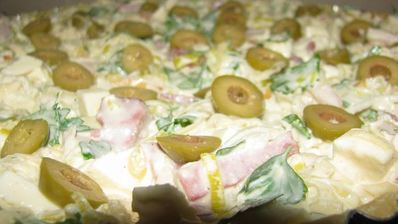 тарт 3 сыра с пореем, балыком и оливками