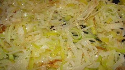 тарт 3 сыра с пореем, балыком и оливками