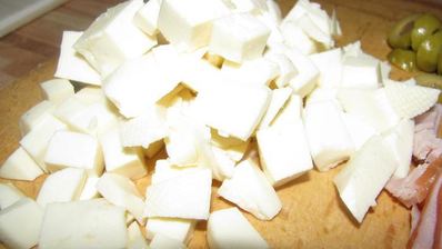 тарт 3 сыра с пореем, балыком и оливками