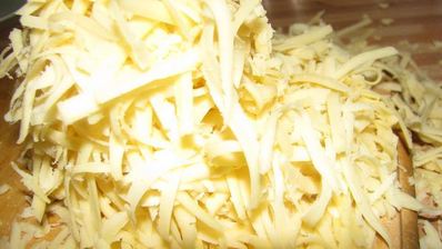 тарт 3 сыра с пореем, балыком и оливками