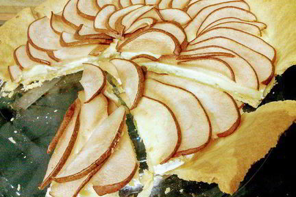 Тарт с камамбером и грушей