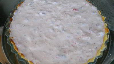 тарт с клубникой с розмарином и ежевикой с базиликом двойное удовольствие