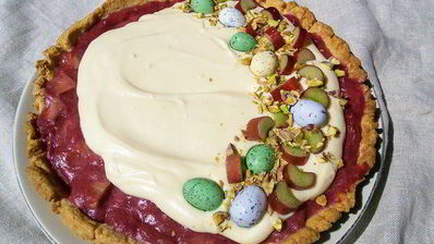 тарт с ревенем и сливочным кремом