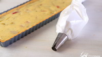 тарт с ревенем, заварным кремом и меренгой