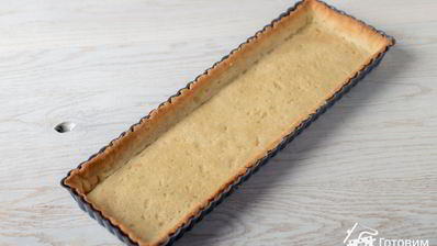 тарт с ревенем, заварным кремом и меренгой