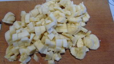 тарт с шоколадным кремом и сливами