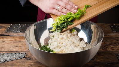 тарт с творогом, помидорами черри и базиликом