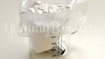 тарт с вишней и меренгой