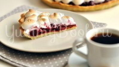 тарт с вишней и меренгой