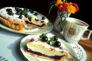 Тарт со смородиной и творогом