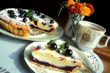 Тарт со смородиной и творогом