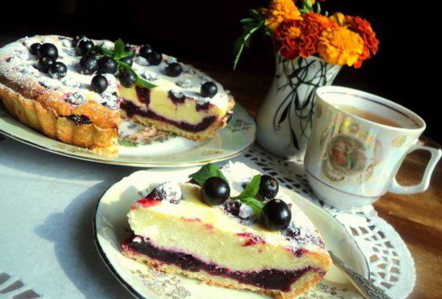 Тарт со смородиной и творогом