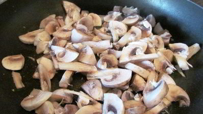 тарт взлетная полоса со шпинатом, курицей и грибами