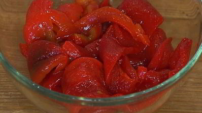 тартин с запеченным сладким перцем и тунцом