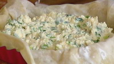 тарты с творогом, помидорами черри и базиликом