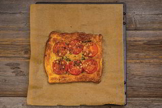 Томатный тарт с фетой и тархуном