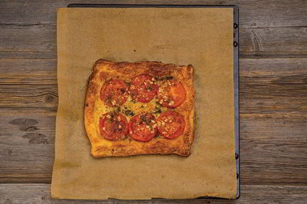 Томатный тарт с фетой и тархуном