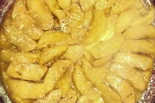 Яблочный тарт татен с цедрой лимона и корицей