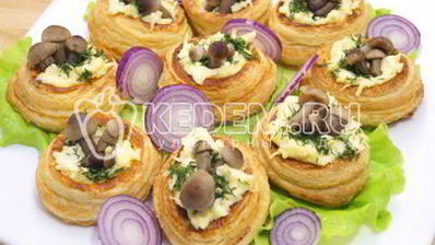 волованы с сырной начинкой и грибами