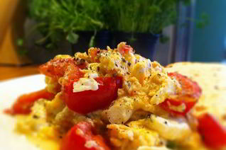 Яичница с помидорами