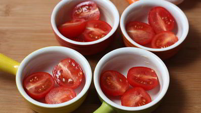 порционная яичница с помидорами в духовке