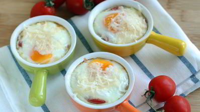 порционная яичница с помидорами в духовке