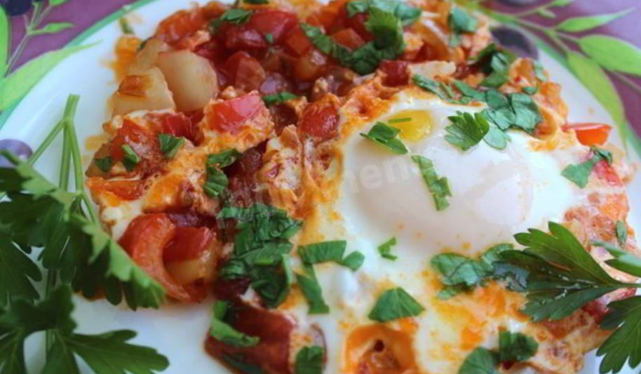 Рецепт шакшуки яичница с помидорами и луком