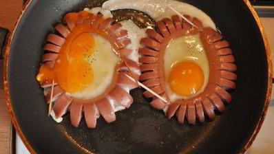 весенняя яичница с сосисками